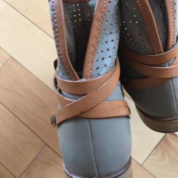Soft leather gorgeous booties - Picture 10 of 16